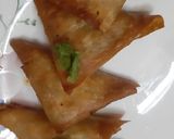A picture of step 4 of Chicken Keema samosa.
