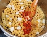 Foto del paso 3 de la receta: Garbanzos con calamares y patatas en olla rápida