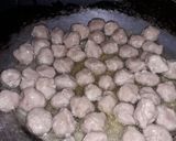 Foto langkah ke 2 dari resep Pentolan tumis asam manis 🍡🍡🍡.