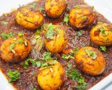 জিভে পানি আনা সুস্বাদু ডিম ভুনা রেসিপির ধাপ 2 ছবি