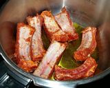 Foto del paso 2 de la receta Judías blancas con costilla de cerdo adobada