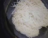 A picture of step 2 of Vegtable seviyan.