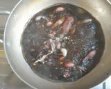 Foto langkah ke 1 dari resep Cumi Tumis Hitam Pedas.