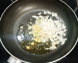 Foto del paso 3 de la receta: Espirales con setas variadas y marisco