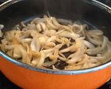Foto del paso 2 de la receta: Muslos de pavo con ciruelas