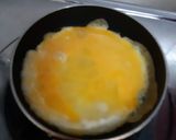 Foto langkah ke 2 dari resep Telur Dadar Keju.