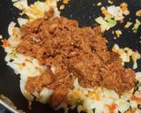 Foto langkah ke 3 dari resep Nasi Goreng Tuna Praktis.