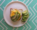 Foto del paso 3 de la receta: Tostada con palta y huevo