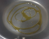 Foto del paso 1 de la receta: Cóctel de gambas en piña