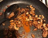 Foto del paso 3 de la receta: Nueces especiadas con garam masala