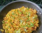 A picture of step 3 of Ganth Gobhi Dry Curry.