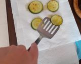 Foto del paso 2 de la receta: Mini pizza de calabacín