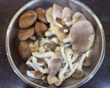 素炒雜菌的食譜步驟1照片