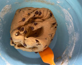Foto del paso 4 de la receta: Galletitas con pepitas de chocolate (cookies)