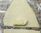 Foto del paso 2 de la receta: Mini medialunas rellenas sin amasar