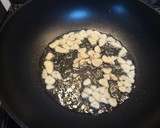 Foto del paso 1 de la receta: Huevos rotos a la marinera