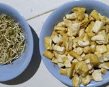 Foto langkah ke 1 dari resep Semur tahu toge simple.
