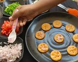 মোনাকো বিস্কুট পিজ্জা(biscuit pizza recipe in Bengali) রেসিপি ধাপ - 2 ছবি