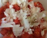 Foto del paso 1 de la receta: Ensalada de tomate y maíz