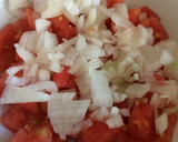 Foto del paso 1 de la receta: Ensalada de tomate y maíz