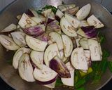 રીંગણ-લીલી ડુંગળીનું શાક (Brinjal-Green Onion Sabji) રેસીપી સ્ટેપ3ફોટો