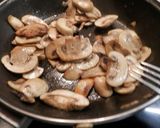 Foto del paso 6 de la receta: Sepia con guisantes y champiñones