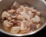 Foto del paso 2 de la receta: Sepia con guisantes y champiñones
