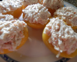Foto del paso 5 de la receta: Melocotones en almíbar rellenos de bonito y rallado krissia