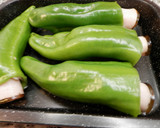 Foto del paso 3 de la receta: Pimientos italianos rellenos de jamón y queso