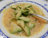 Foto del paso 2 de la receta: Tortilla de aguacates y gambas