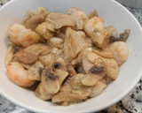 Foto del paso 6 de la receta: gambas,setas y champiñones gratinados con bechamel.