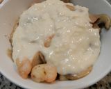 Foto del paso 7 de la receta: gambas,setas y champiñones gratinados con bechamel.