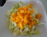 Foto del paso 1 de la receta: Ensalada con melocotón en almíbar y jamón serrano