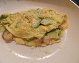 Foto del paso 5 de la receta: Tortilla de aguacates y gambas