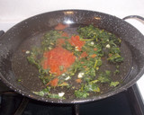 Foto del paso 7 de la receta: Paella de espinacas y boquerones
