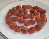 Foto del paso 4 de la receta: Rueda de tomates cherry, anchoas y queso de servilleta