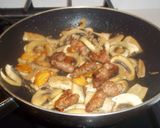 Foto del paso 8 de la receta: Champiñones con dientes de ajo y longanizas blancas