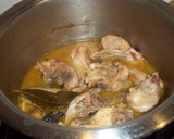 Foto del paso 5 de la receta: Pollo y conejo en escabeche con patatas