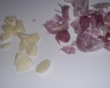 Foto del paso 1 de la receta: Champiñones con dientes de ajo y longanizas blancas