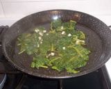 Foto del paso 4 de la receta: Paella de espinacas y boquerones