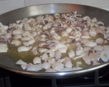Foto del paso 4 de la receta: Paella de calamares en su tinta y sin verduras