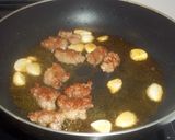 Foto del paso 5 de la receta: Champiñones con dientes de ajo y longanizas blancas