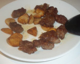 Foto del paso 6 de la receta: Champiñones con dientes de ajo y longanizas blancas