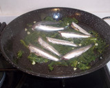 Foto del paso 5 de la receta: Paella de espinacas y boquerones