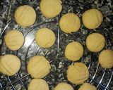 A picture of step 5 of Atta biscuits.