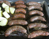 Foto del paso 1 de la receta: Chorizos al horno con cebolla caramelizada y pimientos asados