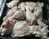 Foto del paso 1 de la receta: Presas de pollo picantes con calabacín y zanahoria al horno