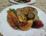 Foto del paso 10 de la receta: Pollo al perejil con patatas y verduras horneadas