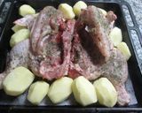 Foto del paso 2 de la receta: Pollo al wisky con patatas y guindillas en vinagre