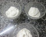 Foto del paso 2 de la receta: Durazno con crema chantillí y perlitas de chocolate